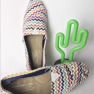 Toms Rainbow Chevron Flats Size 6.5